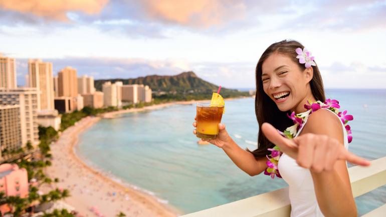 威基基海滩的美酒和美景