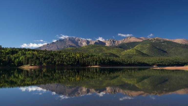美国最受欢迎的山脉——派克峰的景观