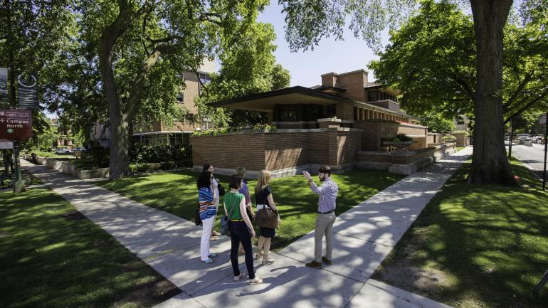 罗比之屋是由弗兰克•劳埃德•赖特设计的一处美国国家地标建筑