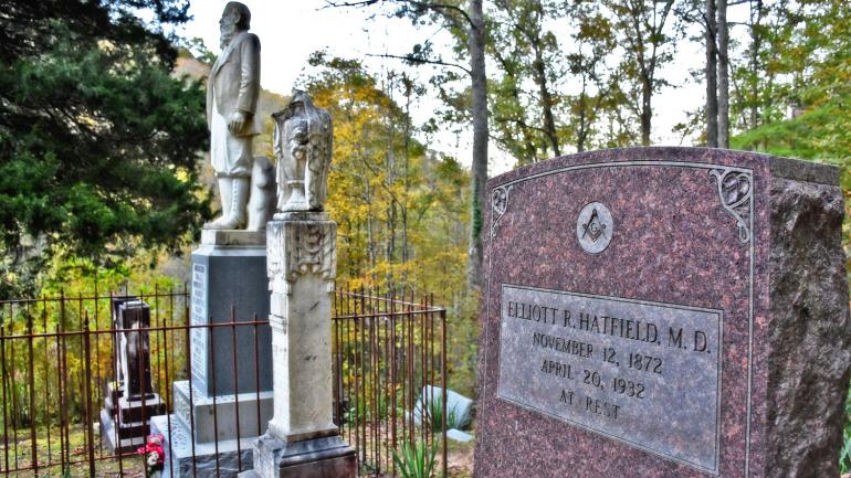 洛根县莎拉·安附近的哈特菲尔德公墓