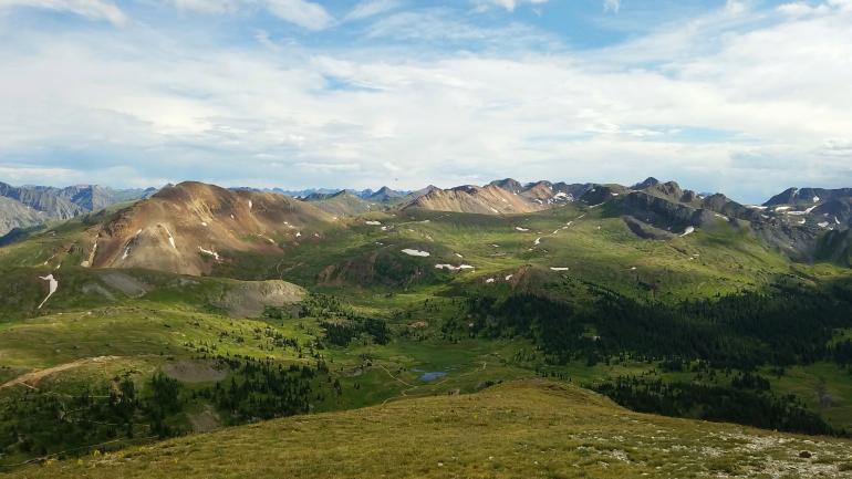 在乌雷附近科罗拉多州高山环线的 Engineer Pass 山口欣赏美景 在乌雷附近科罗拉多州高山环线的 Engineer Pass 山口欣赏美景