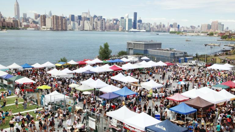 俯瞰布鲁克林美食集市 Smorgasburg 俯瞰布鲁克林美食集市 Smorgasburg