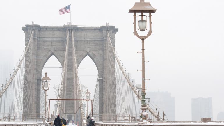冬天在布鲁克林大桥上散步 冬天在布鲁克林大桥上散步