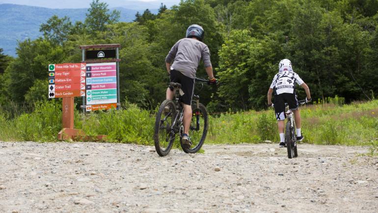 沿着纽里城外的一条小径体验山地骑行 沿着纽里城外的一条小径体验山地骑行