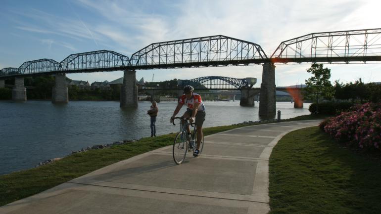查塔努加共享单车让您轻松游览河滨步道