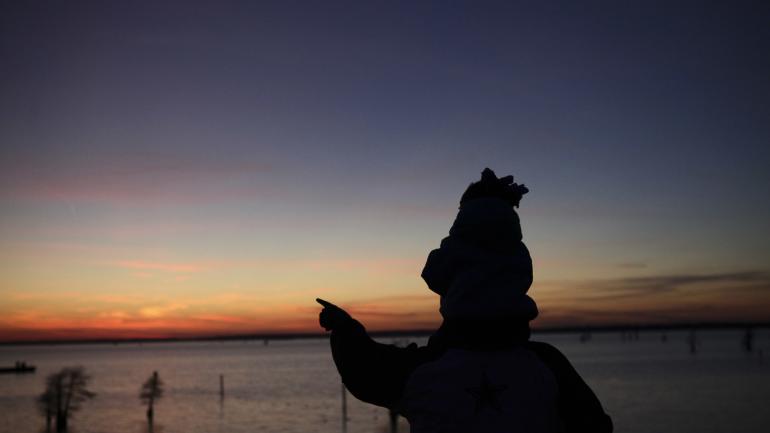 Earl G. Williamson Park 位于石油城喀多湖 (Caddo Lake) 沿岸,您可以在此欣赏到多彩的天空之景 Earl G. Williamson Park 位于石油城喀多湖 (Caddo Lake) 沿岸,您可以在此欣赏到多彩的天空之景