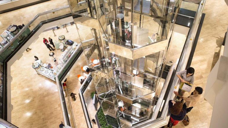 在芝加哥华丽一英里的水塔大厦广场内尽享购物之旅 在芝加哥华丽一英里的水塔大厦广场内尽享购物之旅