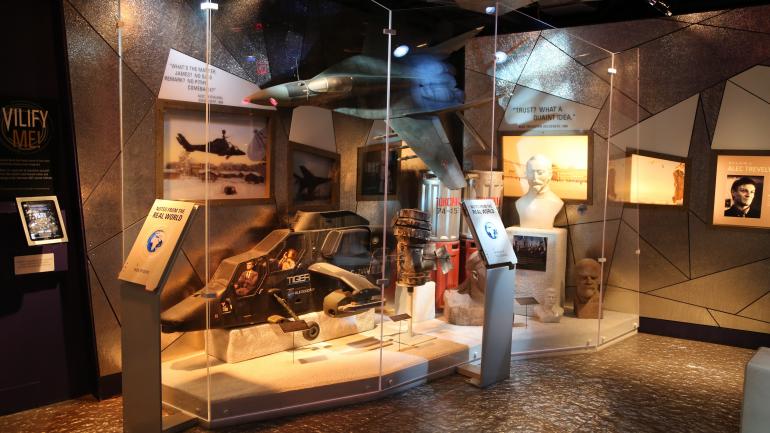 您能够根据国际间谍博物馆内的线索破解难题吗？