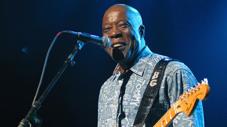 如果足够幸运,在 Buddy Guy's Legends 酒吧啜饮鸡尾酒的同时,还可有幸看到蓝调音乐家 Buddy Guy 的表演 如果足够幸运,在 Buddy Guy's Legends 酒吧啜饮鸡尾酒的同时,还可有幸看到蓝调音乐家 Buddy Guy 的表演