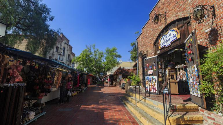 漫步穿过洛杉矶历史悠久的奥维拉街区 漫步穿过洛杉矶历史悠久的奥维拉街区