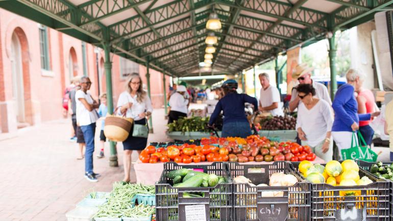 在国会山的东部市场采购新鲜的当地特产 在国会山的东部市场采购新鲜的当地特产
