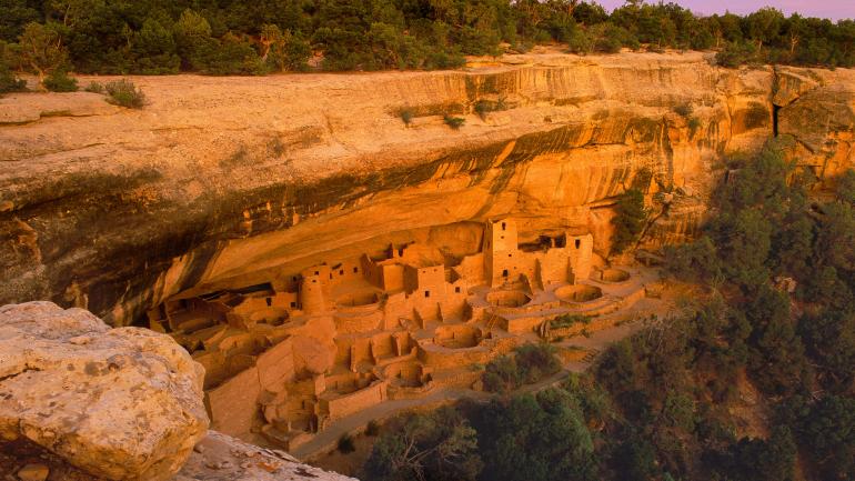 趁着暮色拍摄梅萨维德国家公园令人惊叹的美景