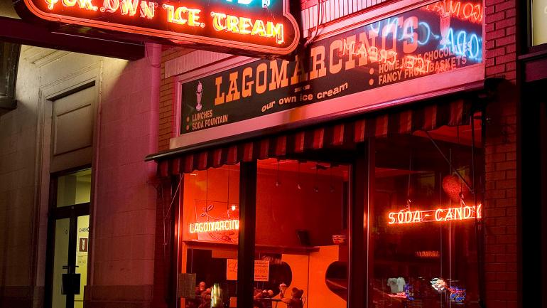 Lagomarcino's Soda Fountain & Deli 复古商店供应手工制作的美味巧克力