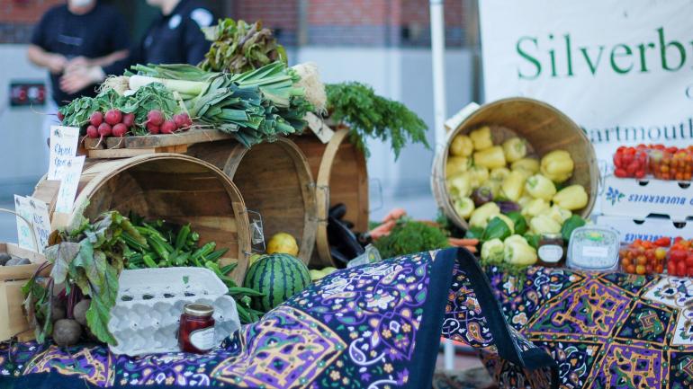 波士顿 SoWa Open Market 市场内的一个蔬菜摊位