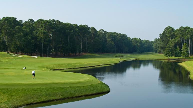 在一家锦标赛球场纵享高尔夫体验 在一家锦标赛球场纵享高尔夫体验