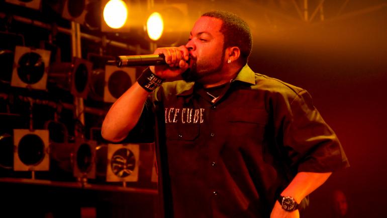 因《The Predator》专辑名声大噪的传奇说唱歌手艾斯·库伯