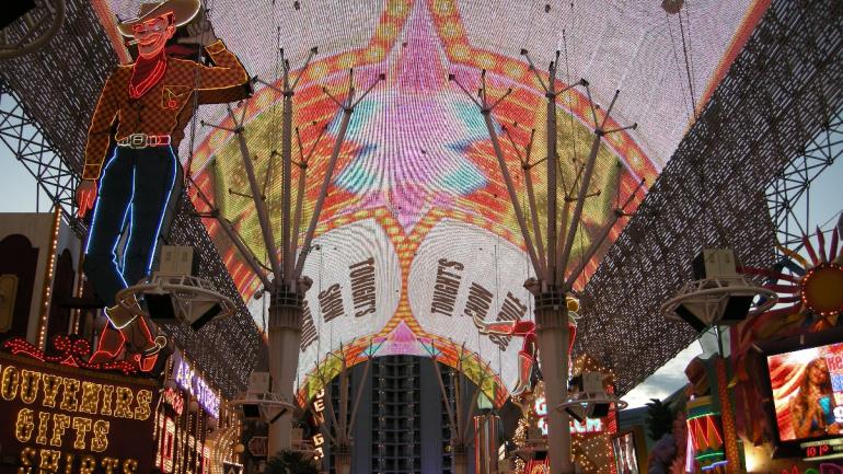 进入拉斯维加斯弗里蒙特体验街 进入拉斯维加斯弗里蒙特体验街