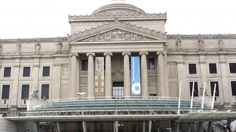 布鲁克林博物馆令人印象深刻的外观