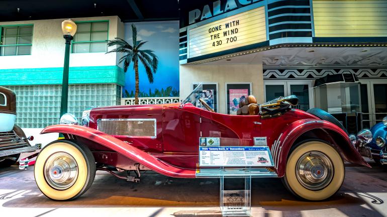 一辆曾经属于 Sammy Davis Jr. 的 1935 版 Duesenburg SSJ 敞篷车,现收藏于国家汽车博物馆内 一辆曾经属于 Sammy Davis Jr. 的 1935 版 Duesenburg SSJ 敞篷车,现收藏于国家汽车博物馆内