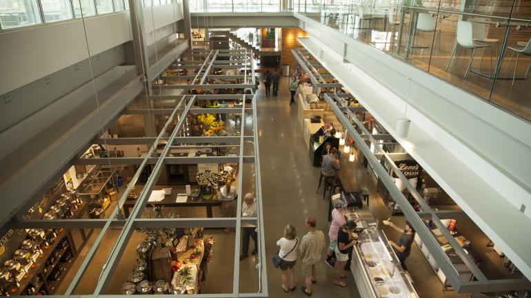 大急流城市中心市场的景致,这里云集了当地最好的各种商铺 大急流城市中心市场的景致,这里云集了当地最好的各种商铺