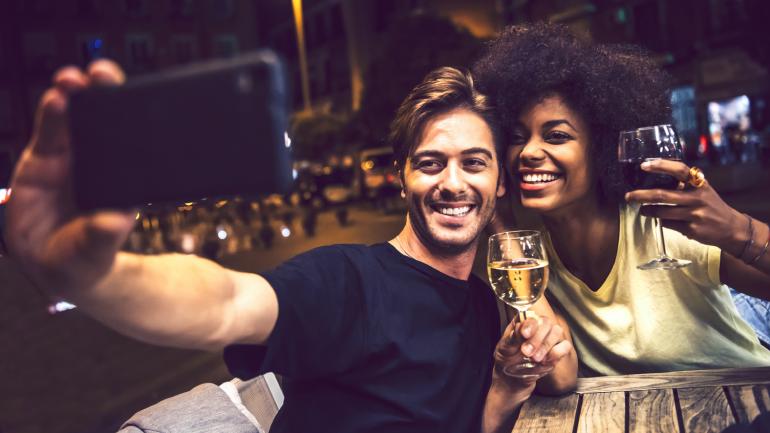 在罐头厂街的外出夜晚