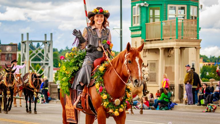 彭德尔顿集会上盛大的花车游行 彭德尔顿集会上盛大的花车游行