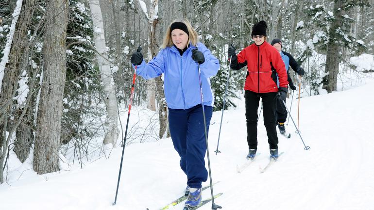 在越野滑雪过程中很适合抓拍冬季美景 在越野滑雪过程中很适合抓拍冬季美景