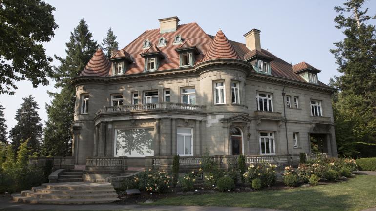 从著名的皮多克豪宅欣赏波特兰市中心的美景 从著名的皮多克豪宅欣赏波特兰市中心的美景