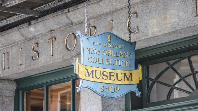 新奥尔良历史收藏馆礼品店外的标记