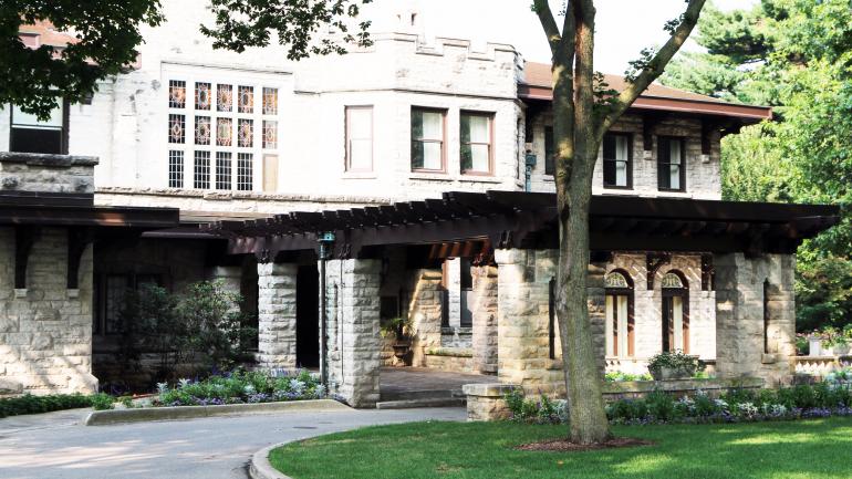 亨利•福特庄园又名美丽路,是一处融合了中西部草原学校与英式乡村庄园风格的建筑。 亨利•福特庄园又名美丽路,是一处融合了中西部草原学校与英式乡村庄园风格的建筑。