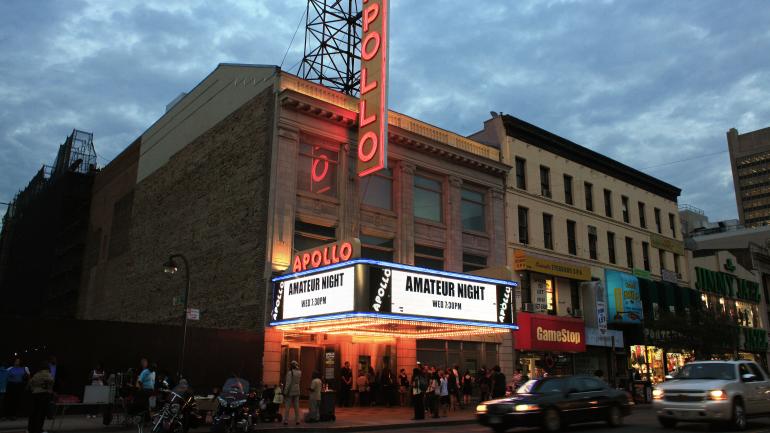 纽约市曼哈顿哈莱姆街区历史悠久的阿波罗剧院