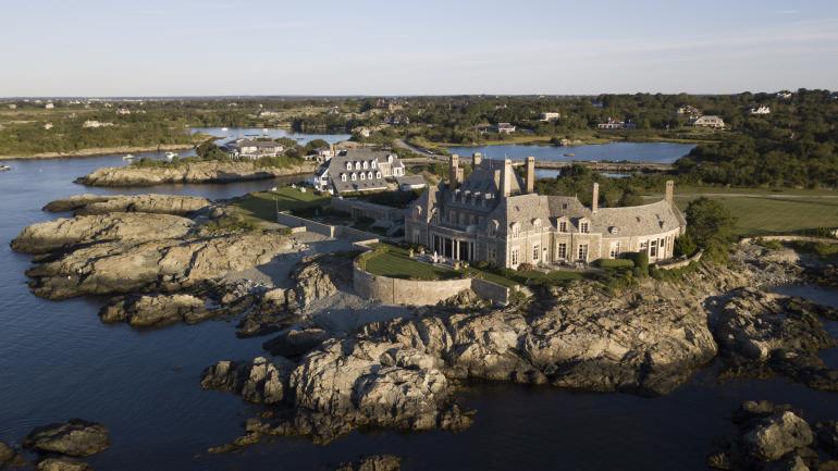 鸟瞰纽波特豪宅群