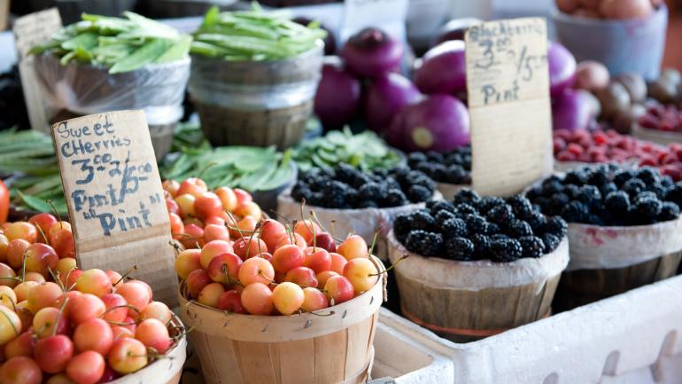 六七月正是美味多汁的樱桃和黑莓上市的时节 六七月正是美味多汁的樱桃和黑莓上市的时节