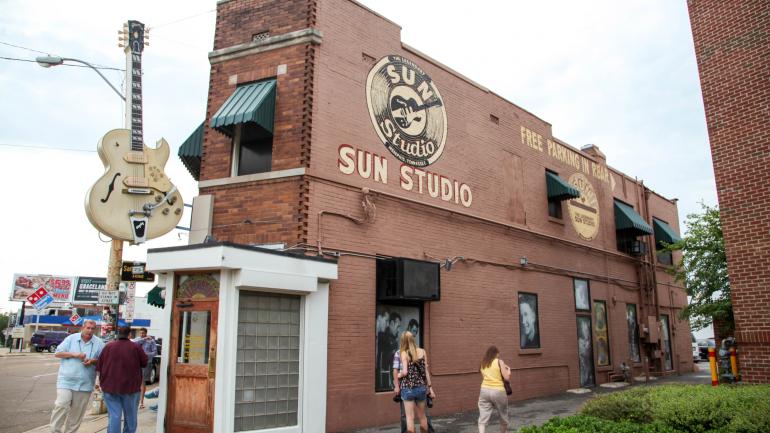 太阳工作室位于田纳西州孟菲斯，是第一张摇滚唱片录制的地方