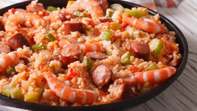 Kingfish 餐厅的克里奥尔海鲜饭搭配虾仁、贻贝和熏制香肠 Kingfish 餐厅的克里奥尔海鲜饭搭配虾仁、贻贝和熏制香肠