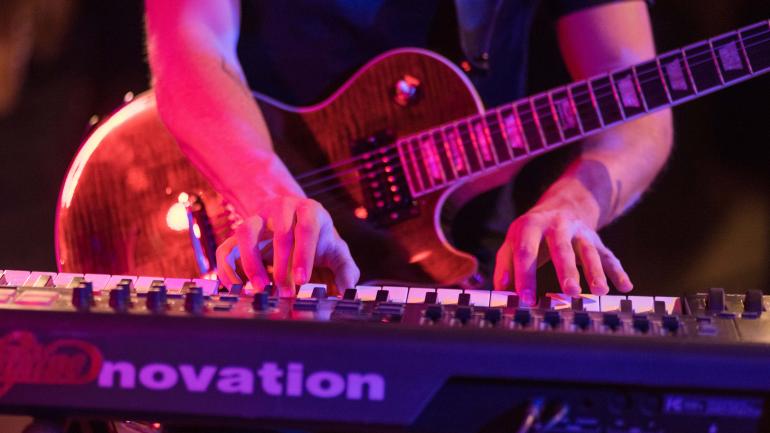 Bass Physics 弹键盘和吉他 Bass Physics 弹键盘和吉他