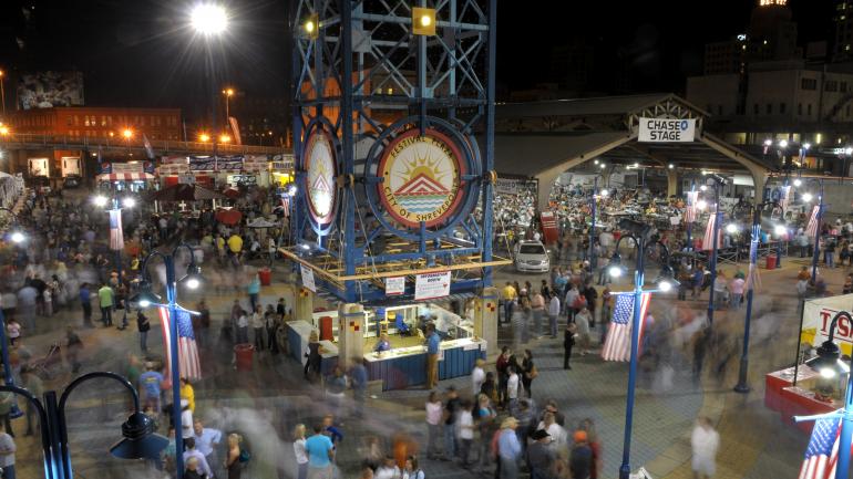 在什里夫波特红河狂欢节，尽享美食、文化、艺术和音乐