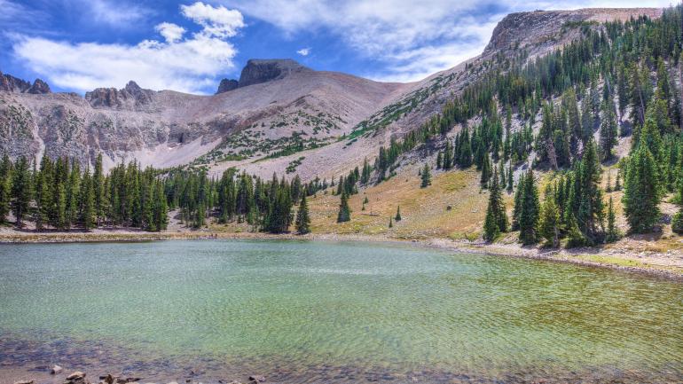 大盆地国家公园内的斯特拉湖
