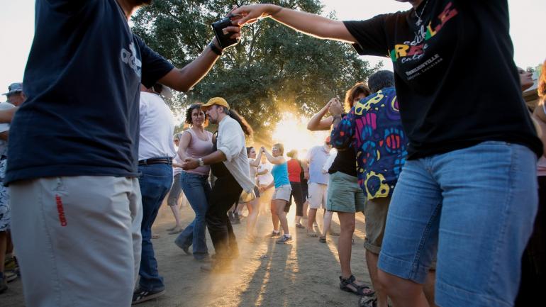 在拉菲特的 Festivals Acadiens et Créoles 节日上尽情舞动