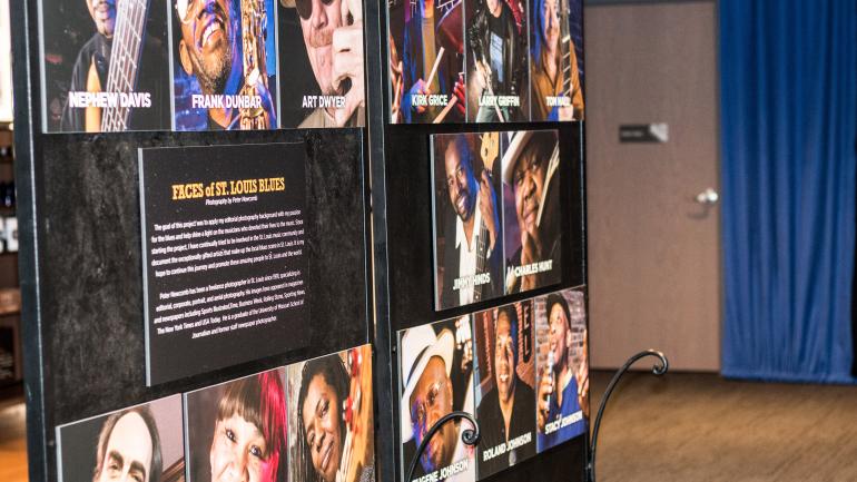 “圣路易斯蓝调名人榜(The Faces of St.Louis Blues)”墙上展览 “圣路易斯蓝调名人榜(The Faces of St.Louis Blues)”墙上展览