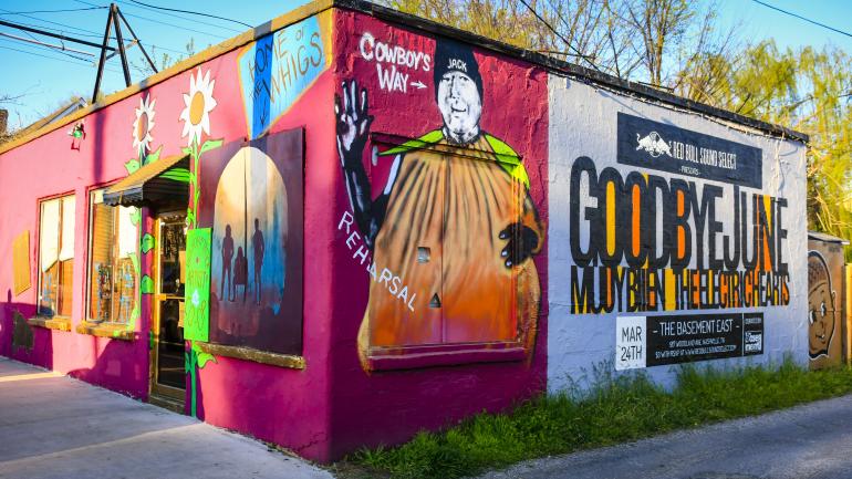 纳什维尔东部 Five Points 区的表演艺术家合作站