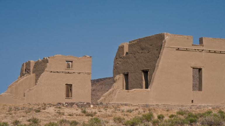 在 50 号公路途经的内华达州丘吉尔堡,还可以找到昔日军官的营地 在 50 号公路途经的内华达州丘吉尔堡,还可以找到昔日军官的营地