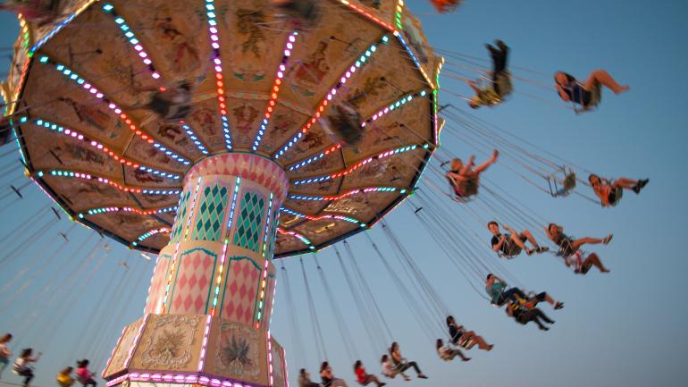 世纪之交旋转秋千庆贺泻湖游乐园百岁生日 世纪之交旋转秋千庆贺泻湖游乐园百岁生日