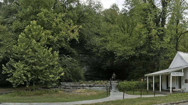 酒厂内的杰克丹尼工作间