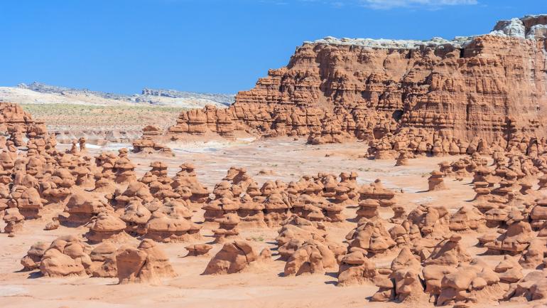 魔怪谷州立公园的奇形岩尖顶