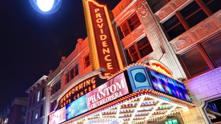 在罗德岛的普罗维登斯艺术表演中心，感受当地的艺术文化氛围