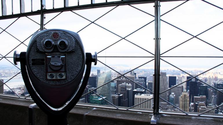 用观光望远镜可以看到城市最美风景