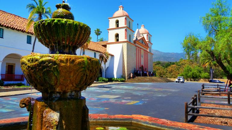 圣芭芭拉旧修道院明朗的一天