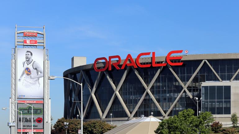 金州勇士队在甲骨文球馆打篮球 金州勇士队在甲骨文球馆打篮球