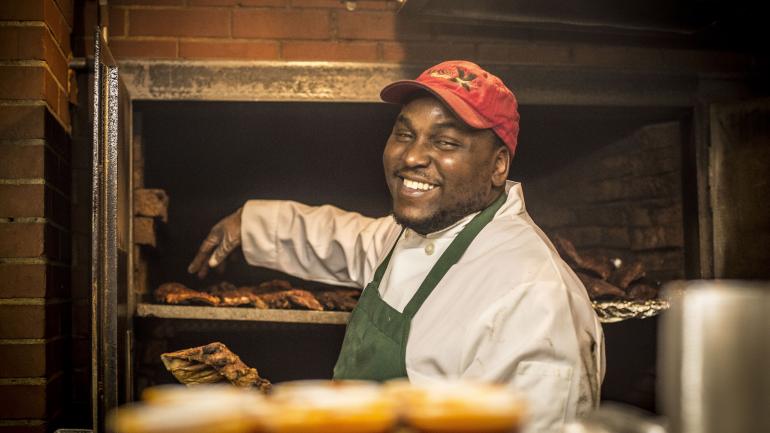 准备好一尝 Charlie Vergos' 世界一流的猪肉 准备好一尝 Charlie Vergos' 世界一流的猪肉